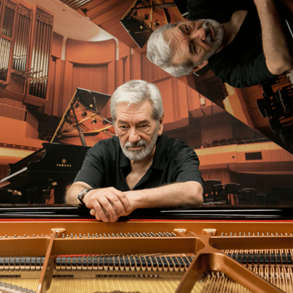 Imagem de História de César Camargo Mariano