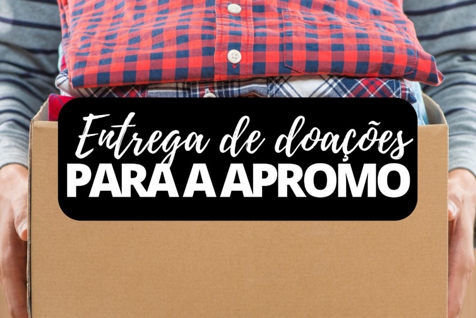 Imagem Entrega de doações para a APROMO